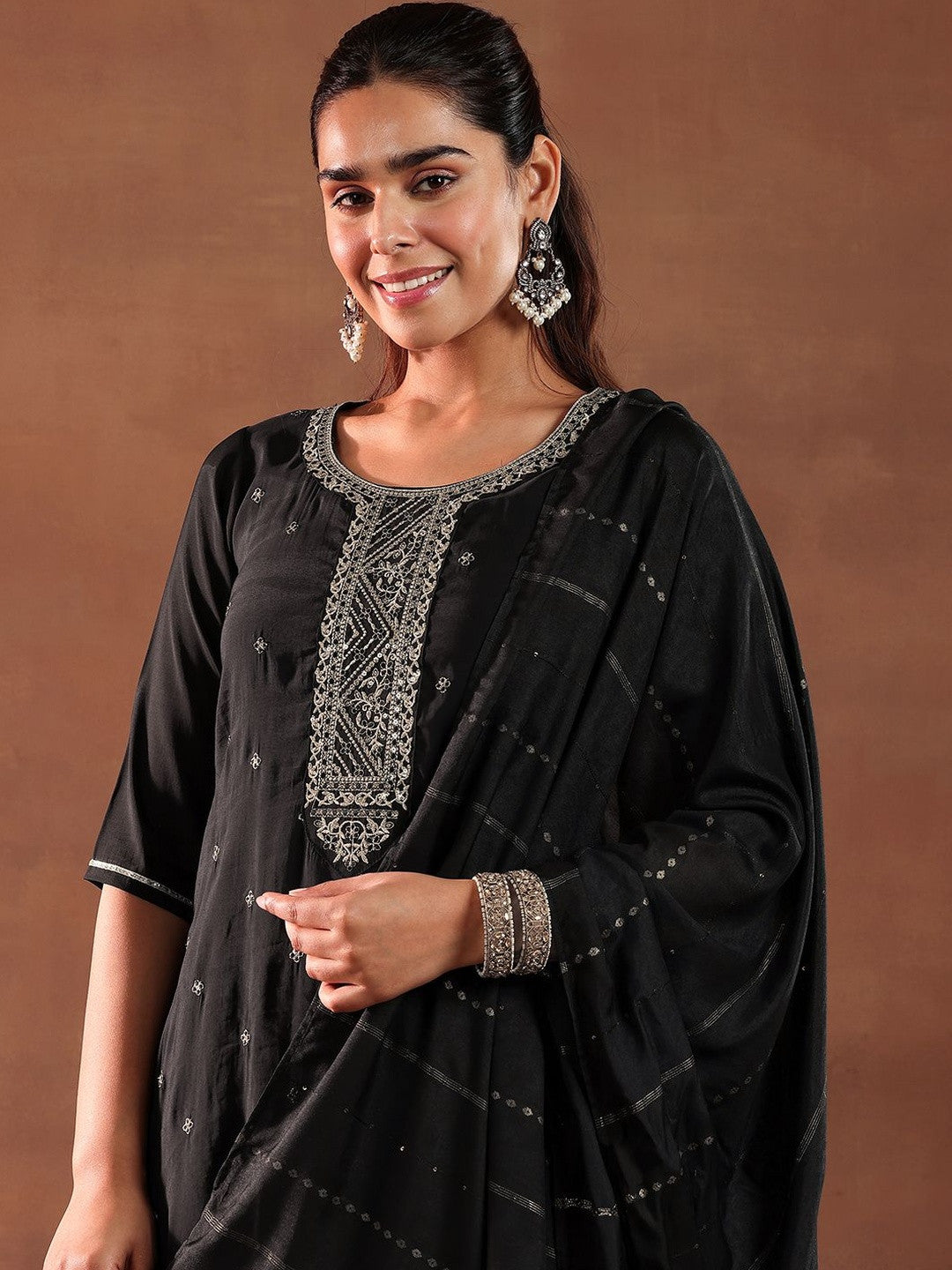 Ethnic Motifs Embroidered Thread Work Kurta With Trousers & Dupatta