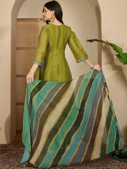 Women Printed Silk Blend Kurta Sets