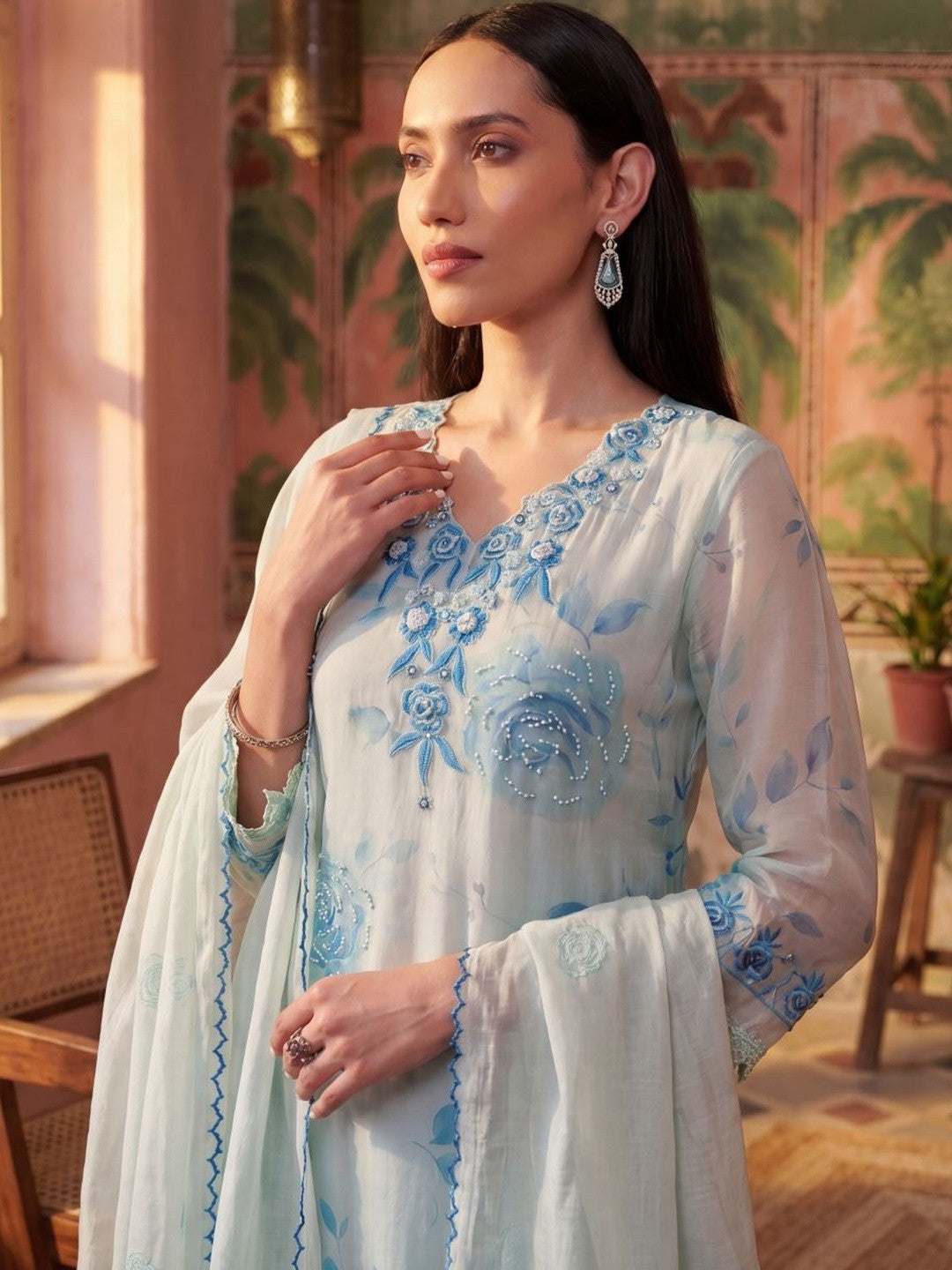 Women Floral Embroidered Regular Thread Work Kurta with Trousers & With Dupatta