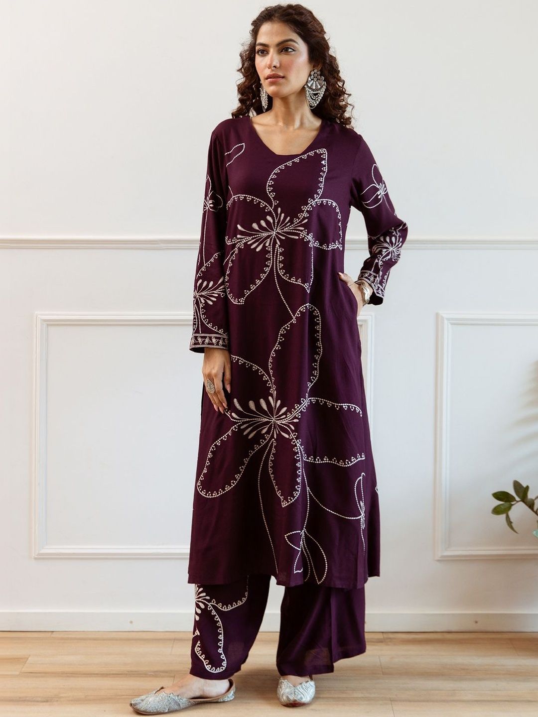 Women Floral Printed Regular Thread Work Kurta with Trousers