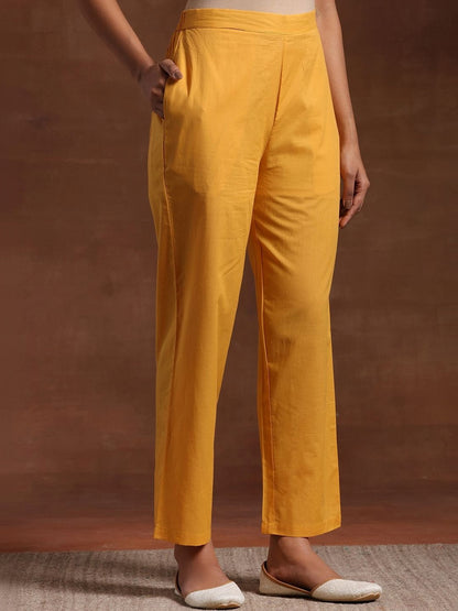 Women Printed Regular Thread Work Kurta with Trousers & With Dupatta