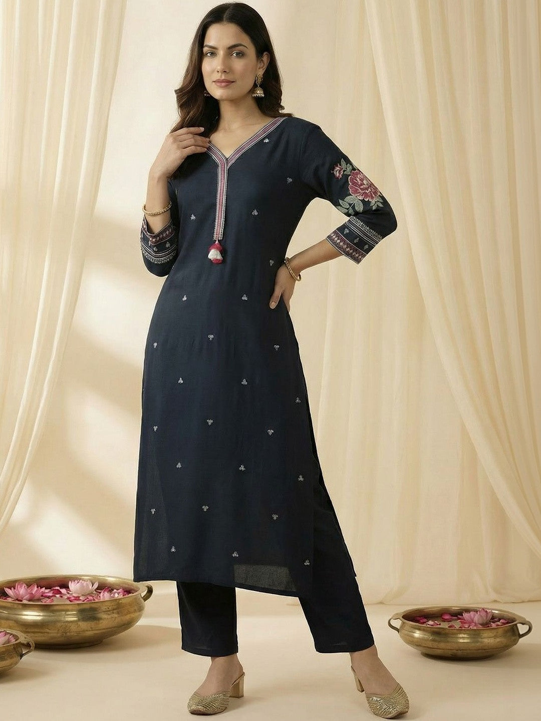 Women Floral Embroidered Regular Thread Work Kurta with Trousers