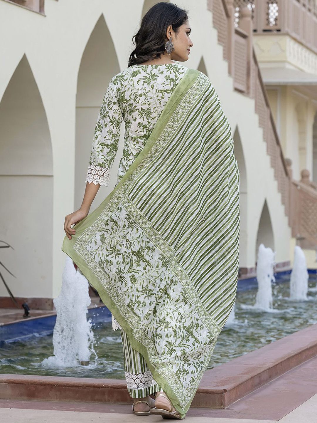 Dhiyona KL Floral Printed Straight Pure Cotton Kurta With Trousers & Dupatta