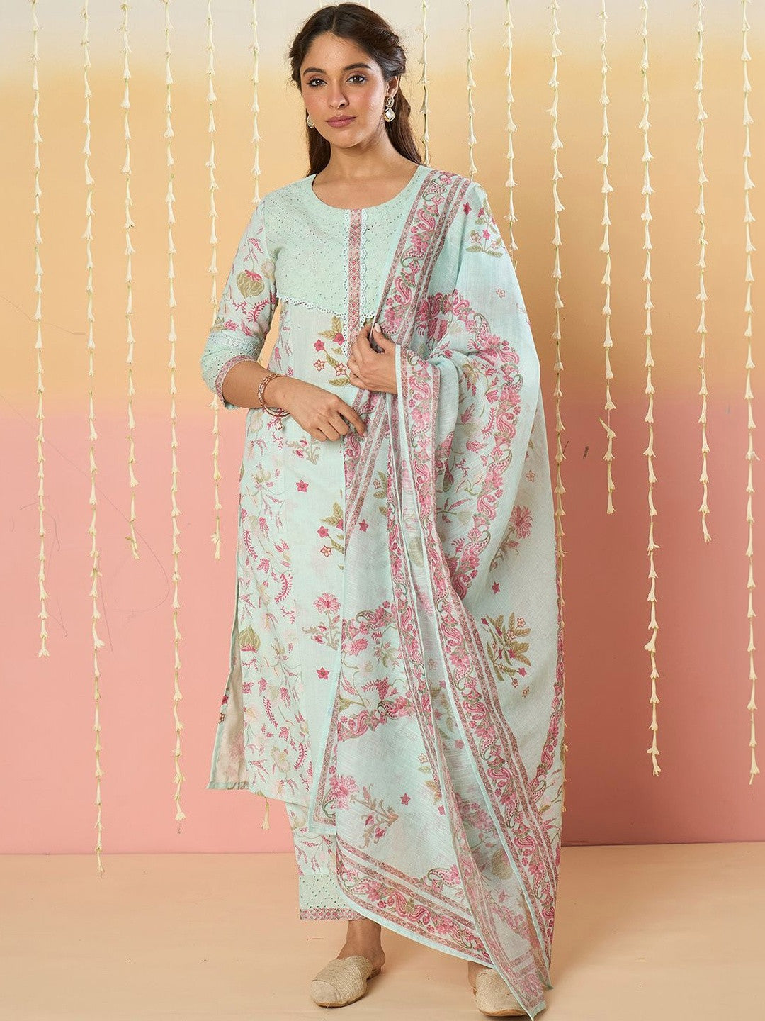 Women Floral Printed Regular Thread Work Kurta with Trousers & With Dupatta