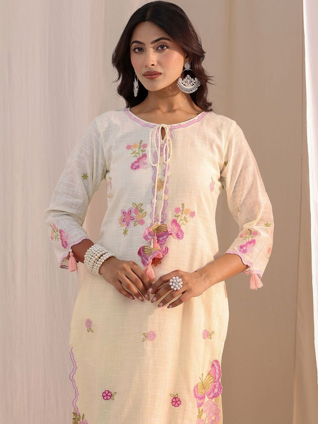 Women Floral Embroidered Regular Thread Work Kurta with Trousers & With Dupatta