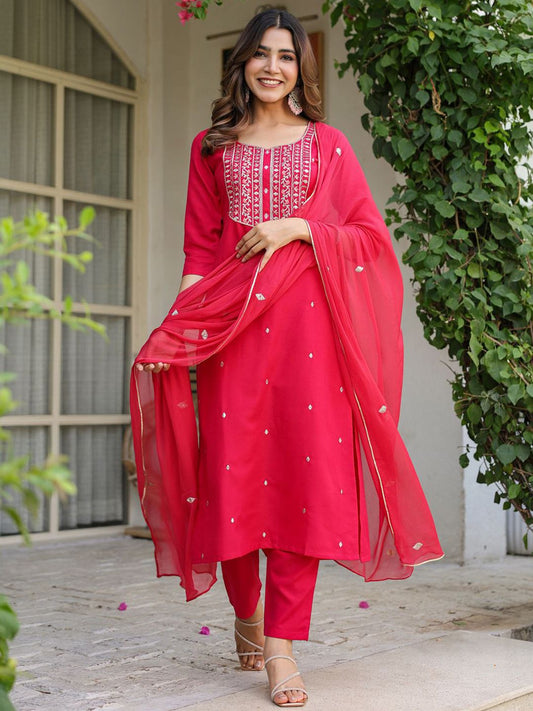 Dhiyona KL Women Floral Embroidered Kurta with Trousers & Dupatta
