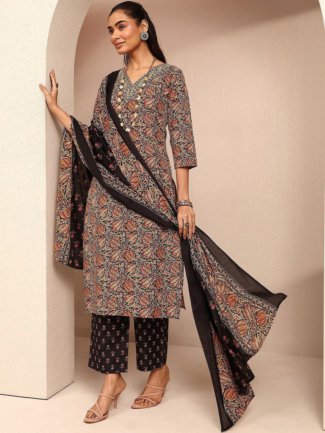 Women Ethnic Motifs Printed Regular Thread Work Kurta with Trousers & With Dupatta