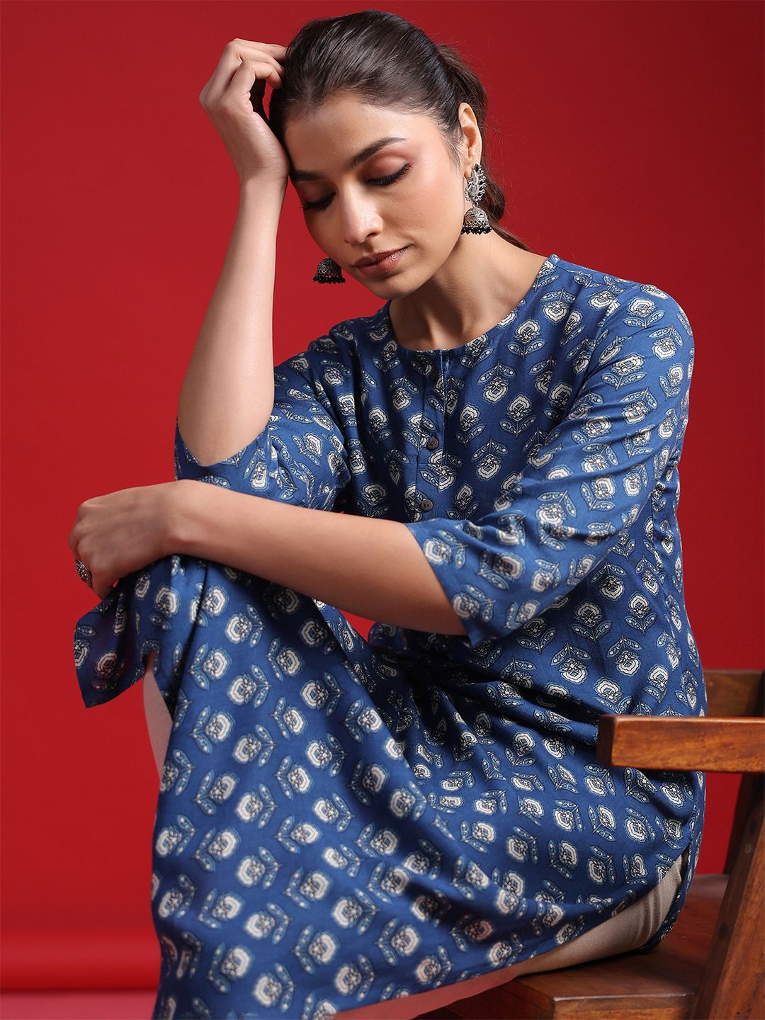Dhiyona IE Women Geometric Printed Thread Work Kurta