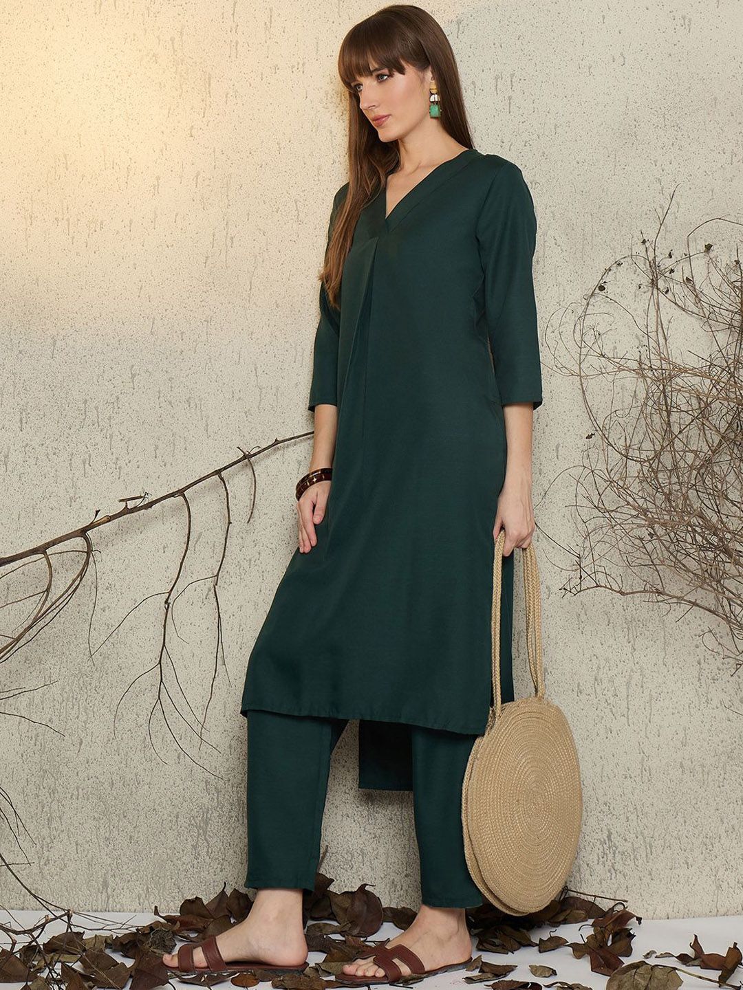 Dhiyona IE Women Solid V-Neck Top and Trousers Co-Ords
