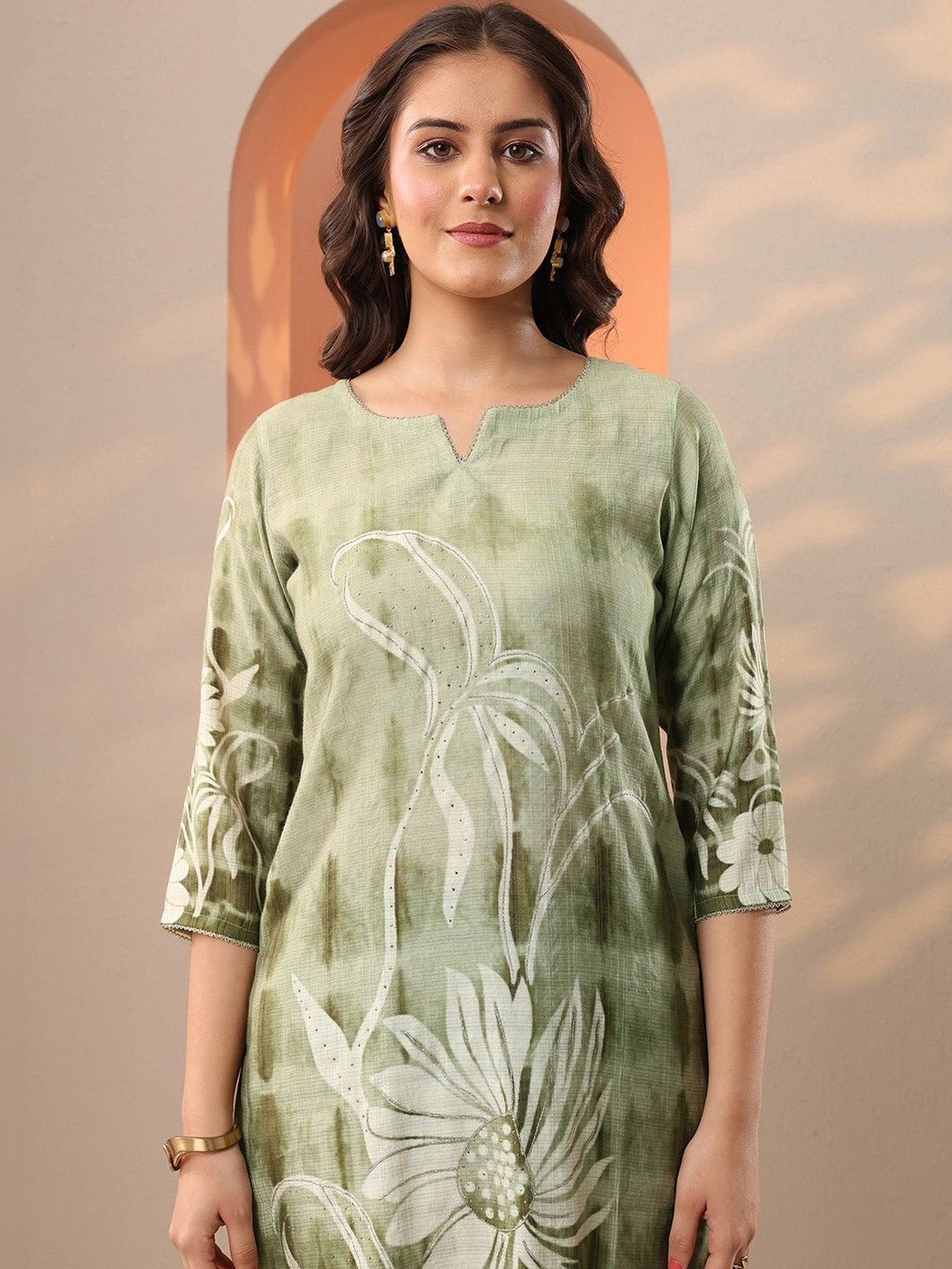 Women Floral Printed Regular Kurta with Trousers & With Dupatta