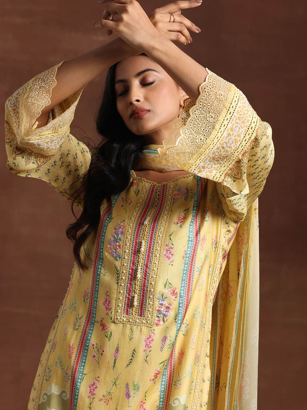 Dhiyona LL Floral Printed Notch Neck Beads And Stones Straight Kurta With Palazzos And Dupatta