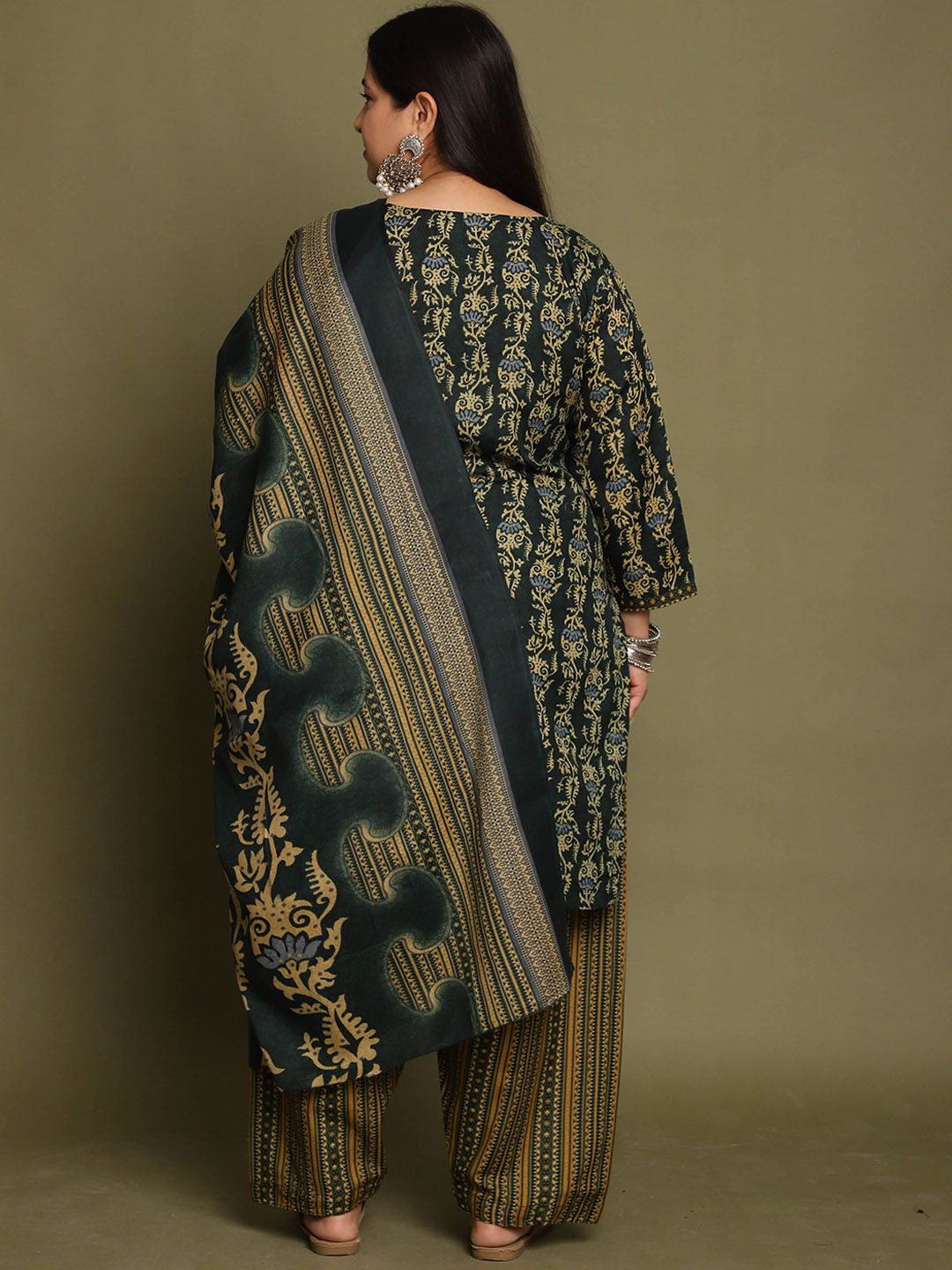 Dhiyona KL Women Plus Size Floral Printed Kurti with Salwar & Dupatta