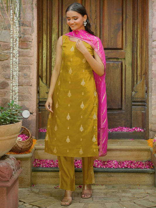 Women Floral Embroidered Regular Kurta with Trousers & With Dupatta