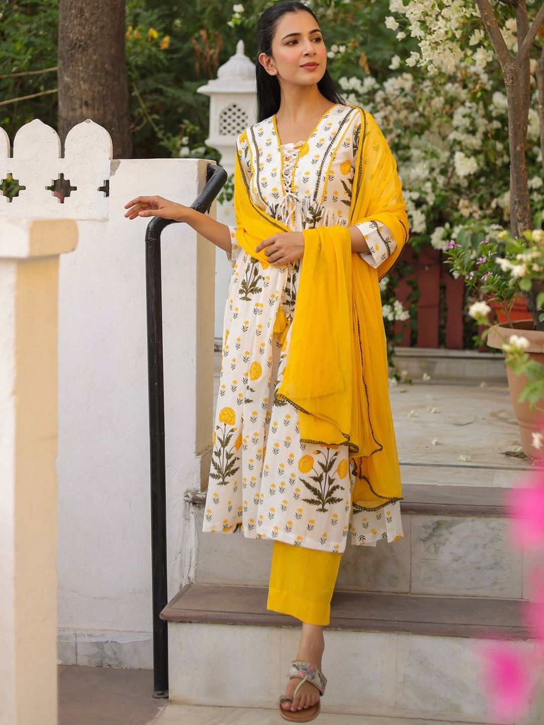 Dhiyona RR Women's Floral Printed Regular Pure Cotton Kurta & Trousers With Dupatta