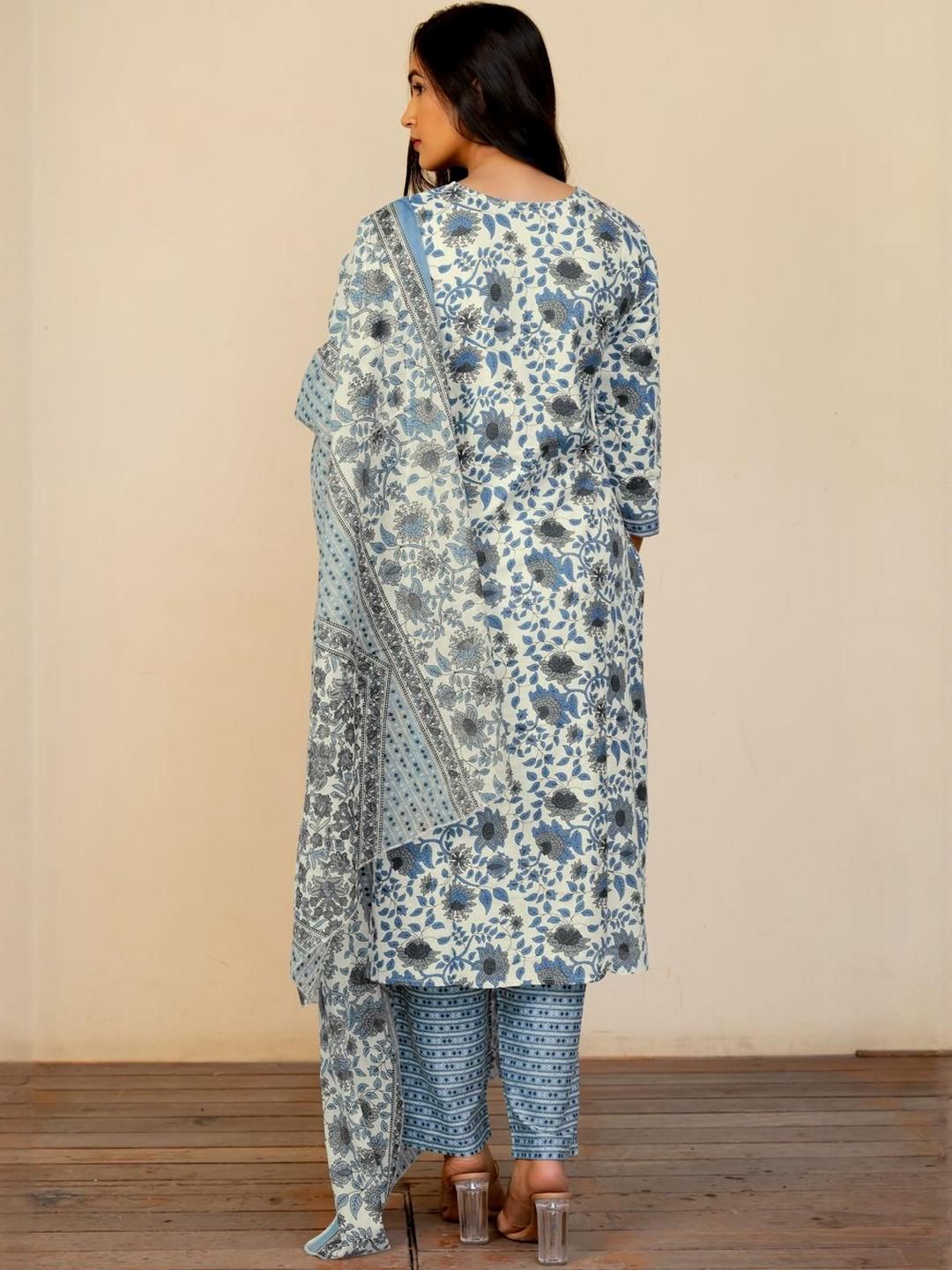 Dhiyona KL Women Blue Pure Cotton Kurta Sets