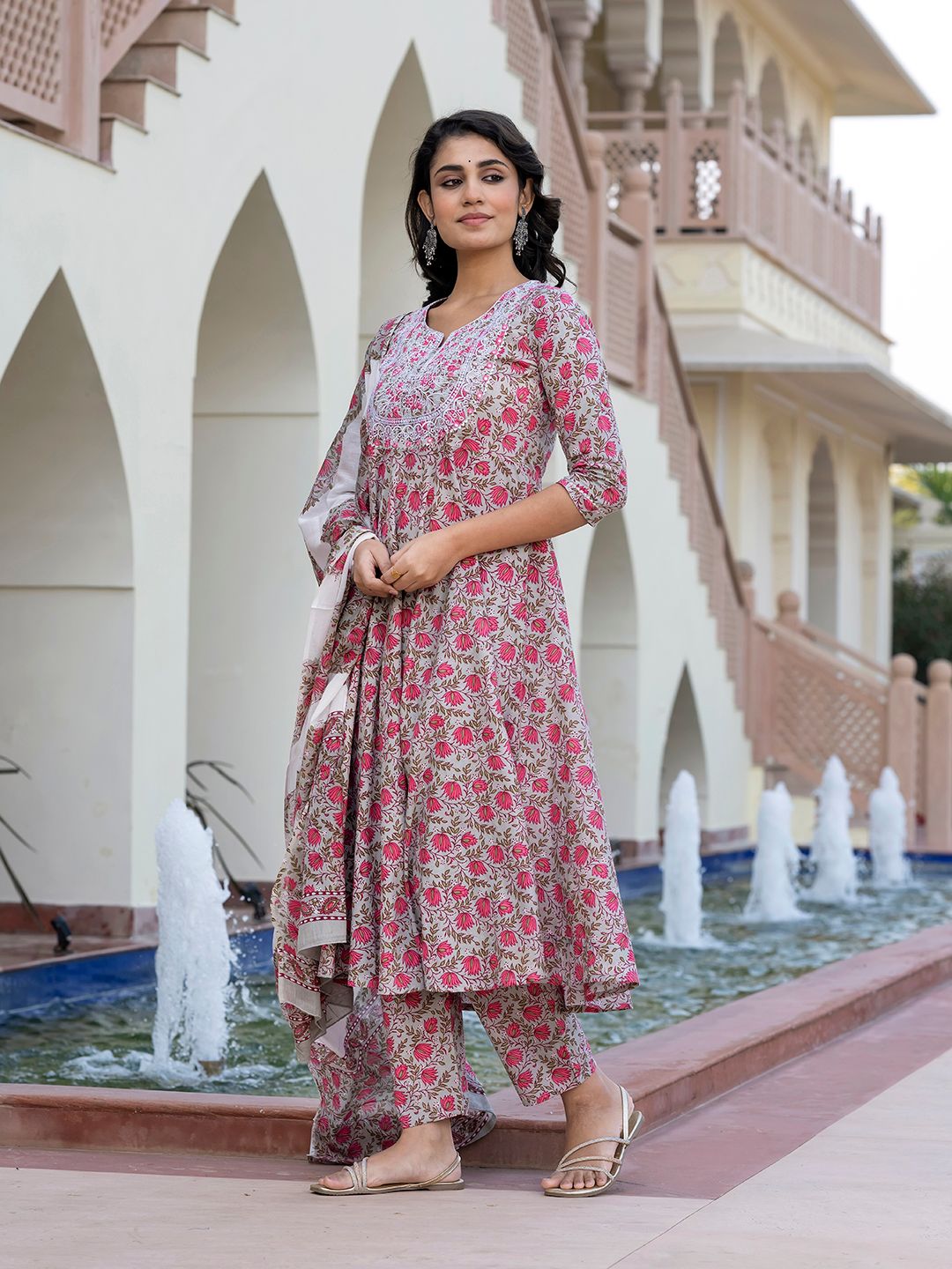 Dhiyona KL Women Floral Printed Regular Pure Cotton Kurta with Trousers & With Dupatta