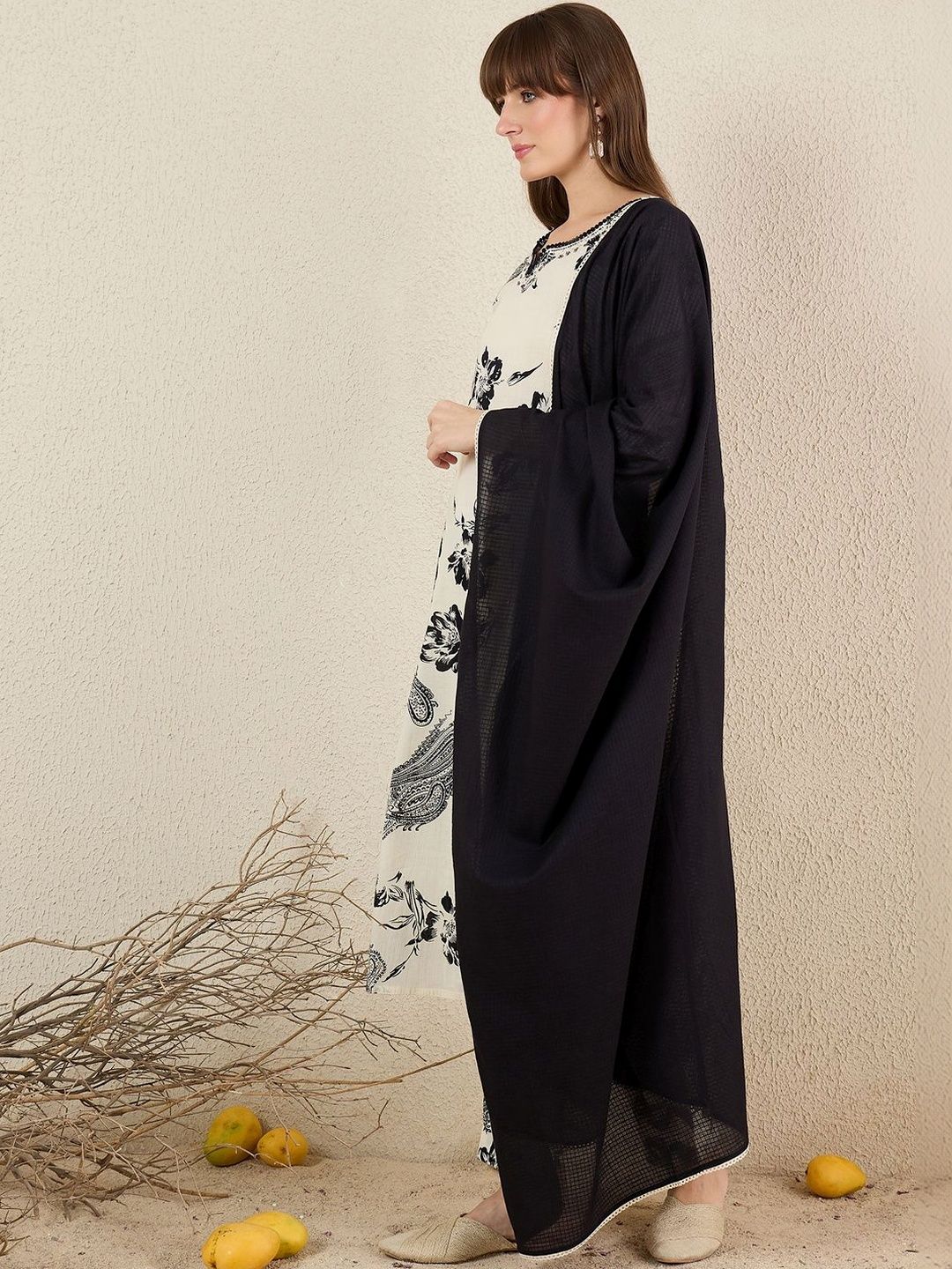 Women Floral Printed Regular Thread Work Pure Cotton Kurta with Trousers & With Dupatta