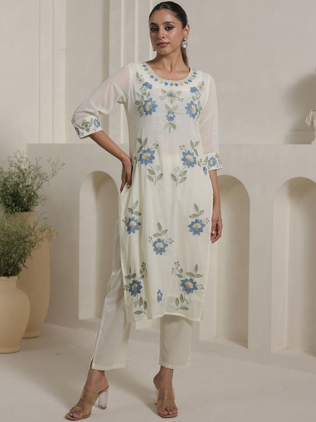 Women Floral Embroidered Thread Work Pure Cotton Kurta with Trousers & Dupatta