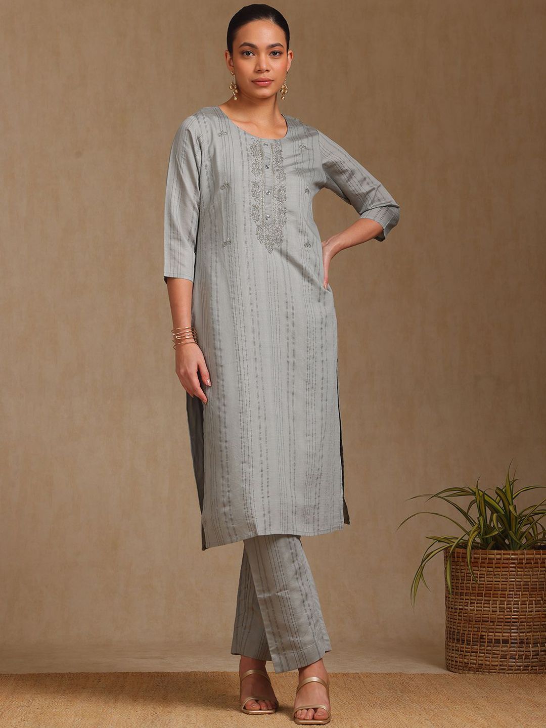 Dhiyona SO Women's Women Embroidered Regular Beads and Stones Kurta with Trousers