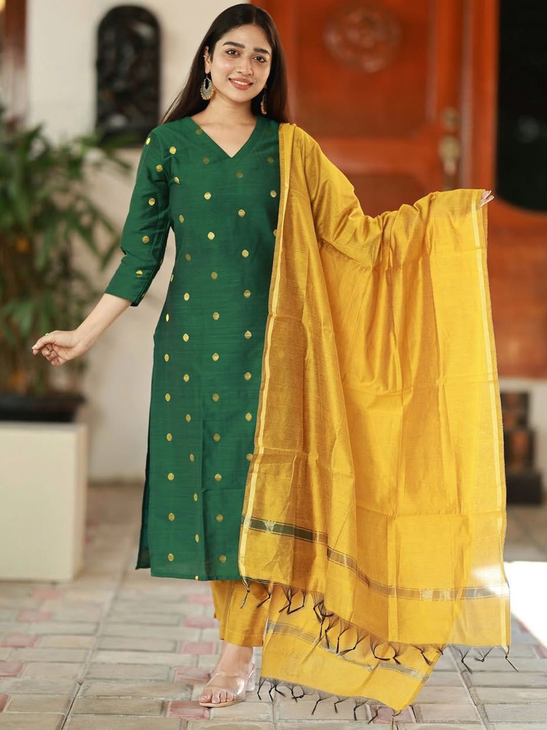 Dhiyona KL Women Regular Kurta with Trousers & With Dupatta Kurta Sets