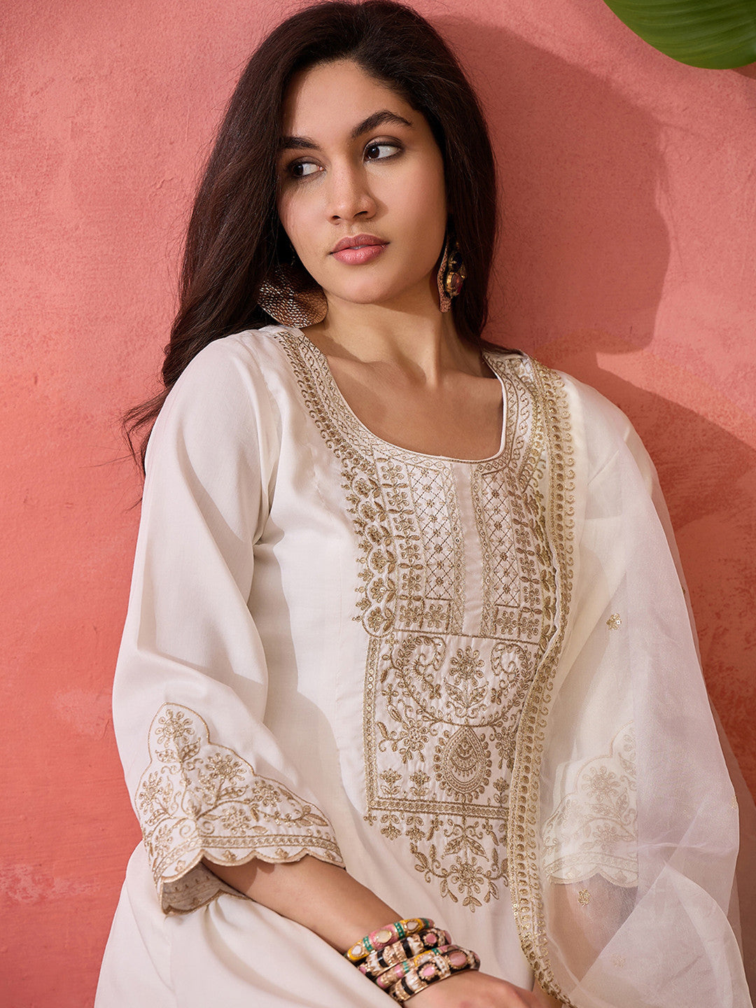 Floral Embroidered Zari Round Neck Kurta With Pant And Dupatta