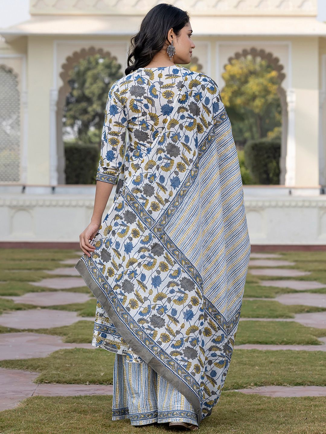 Dhiyona KL Women Floral Printed Angrakha Pure Cotton Kurta with Palazzos & With Dupatta