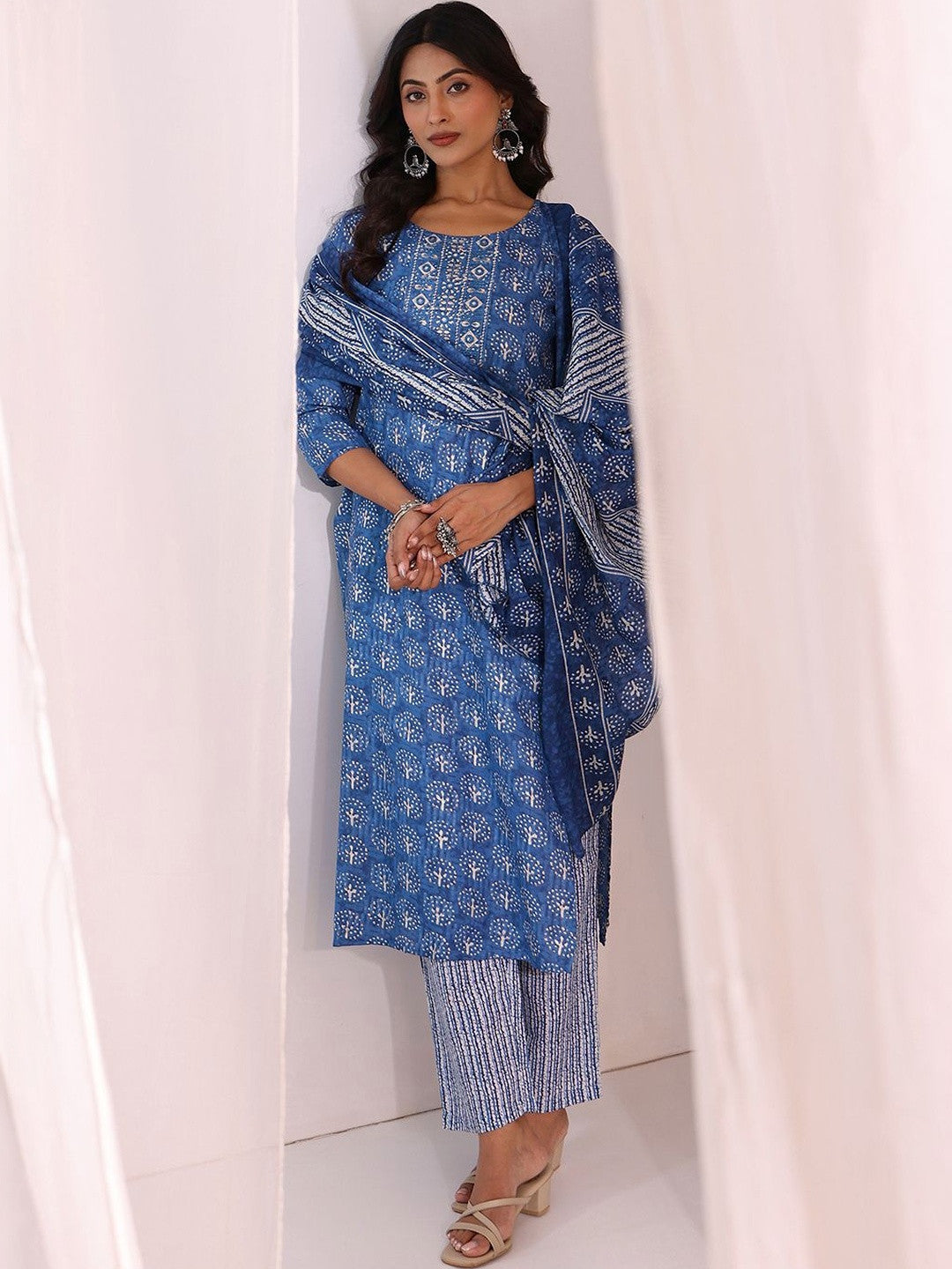 Women Ethnic Motifs Printed Regular Kurta with Trousers & With Dupatta