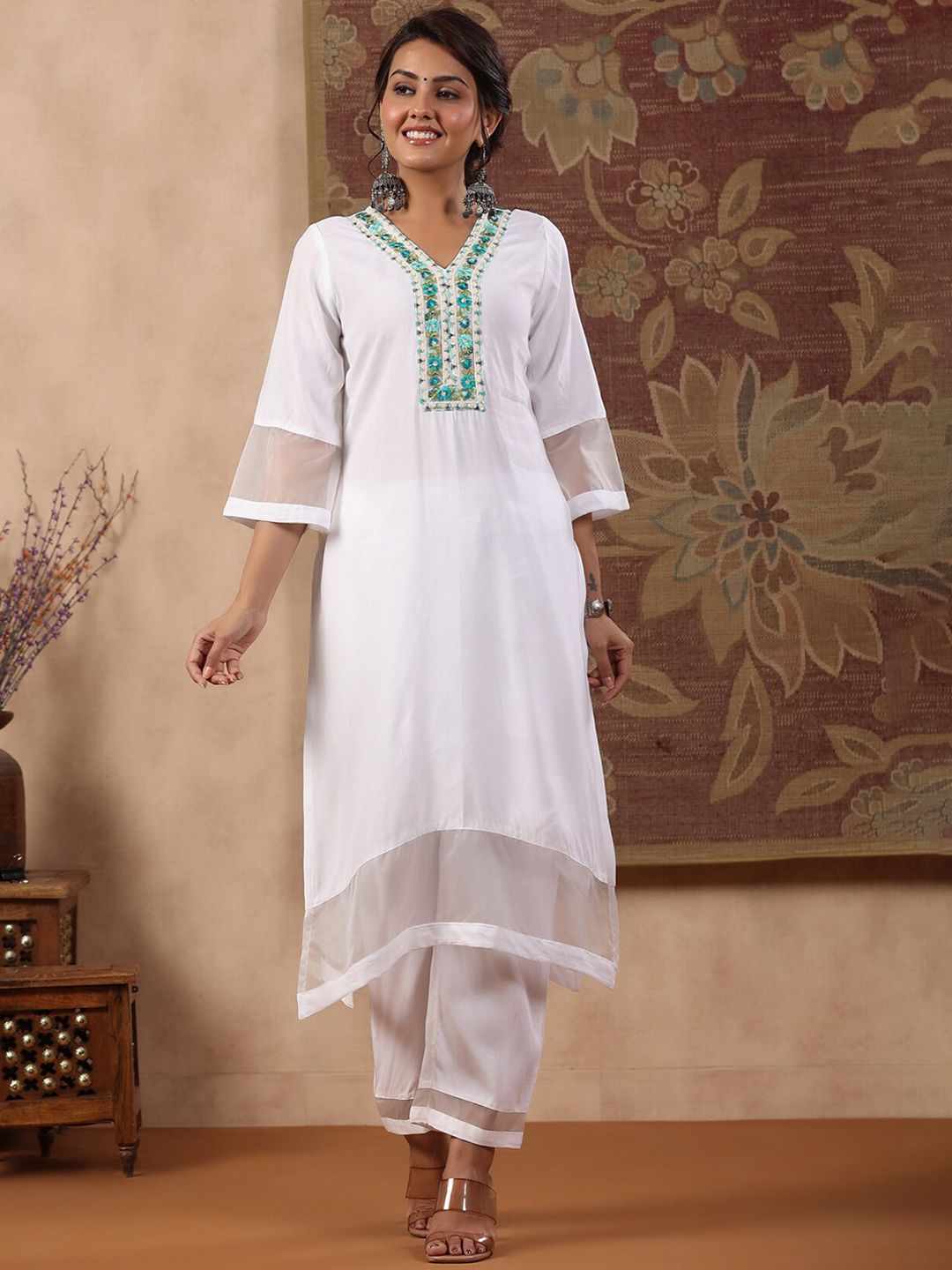 Dhiyona RR Women's Floral Yoke Design Thread Work Kurta With Trousers
