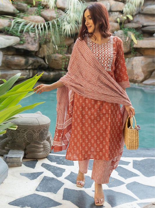Dhiyona KL Women Floral Printed Cotton Kurta with Trousers & Dupatta