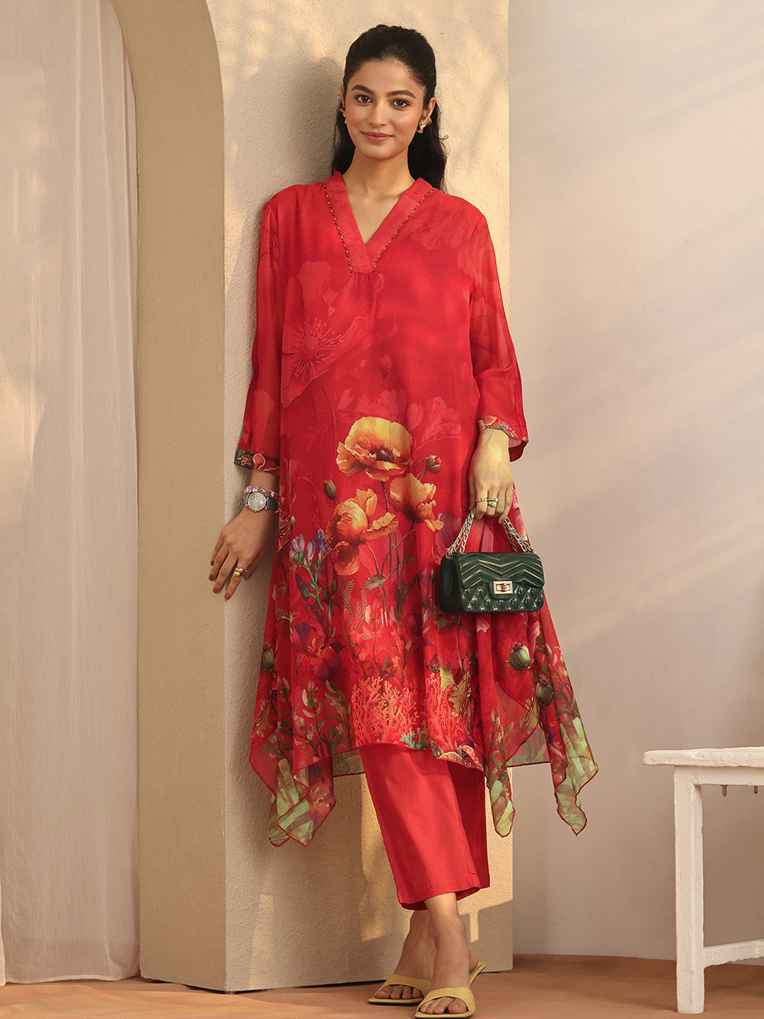 Women Floral Printed Regular Kurta with Trousers