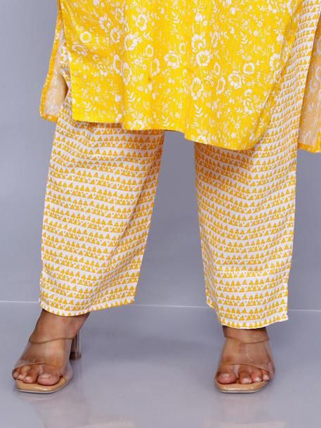 Dhiyona KL Women Floral Printed Regular Pure Cotton Kurta with Trousers & Dupatta