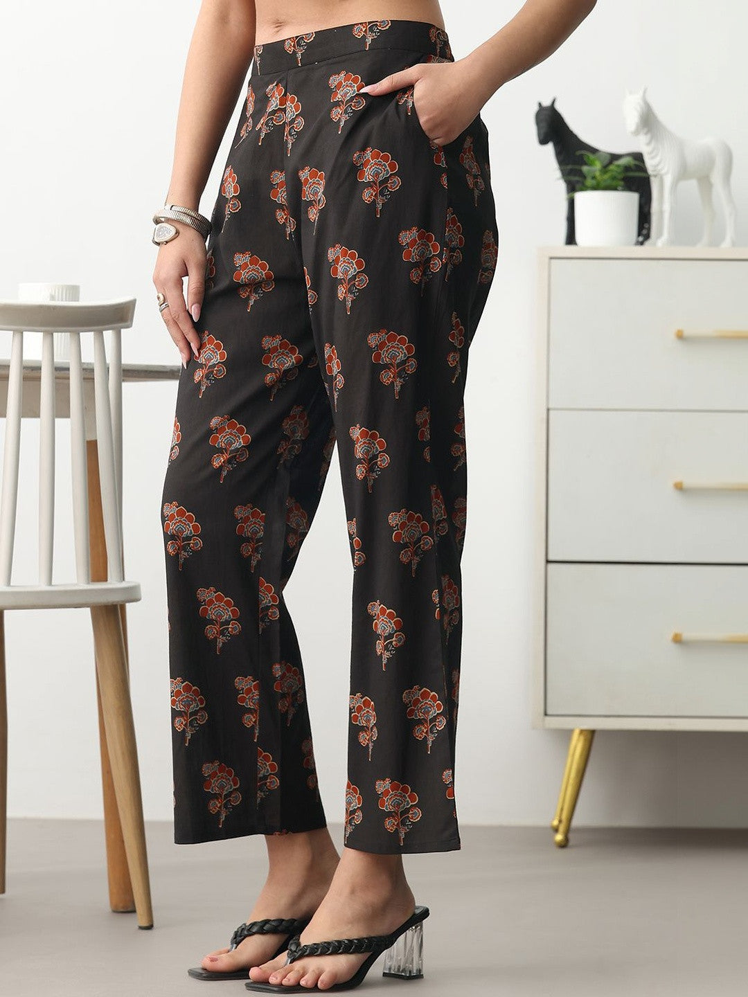 Women Floral Printed Regular Cotton Blend Kurta with Trousers & With Dupatta