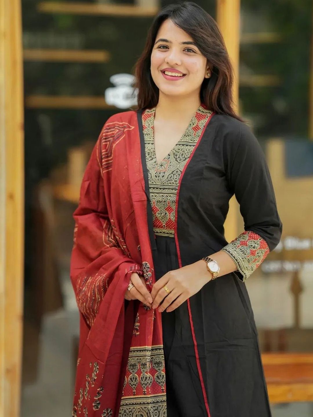 Dhiyona KL Women Ethnic Motifs Embroidered Regular Kurta & Palazzos With Dupatta