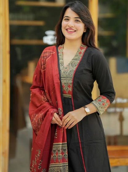 Dhiyona KL Women Ethnic Motifs Embroidered Regular Kurta & Palazzos With Dupatta