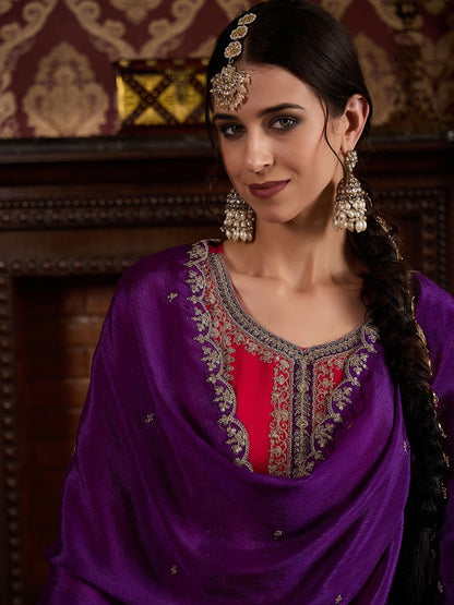 Dhiyona CH Floral Embroidered Regular Sequinned Kurta Set with Contrast Dupatta