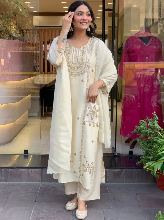 Dhiyona KL Women Ethnic Motifs Embroidered Regular Kurta with Palazzos & With Dupatta
