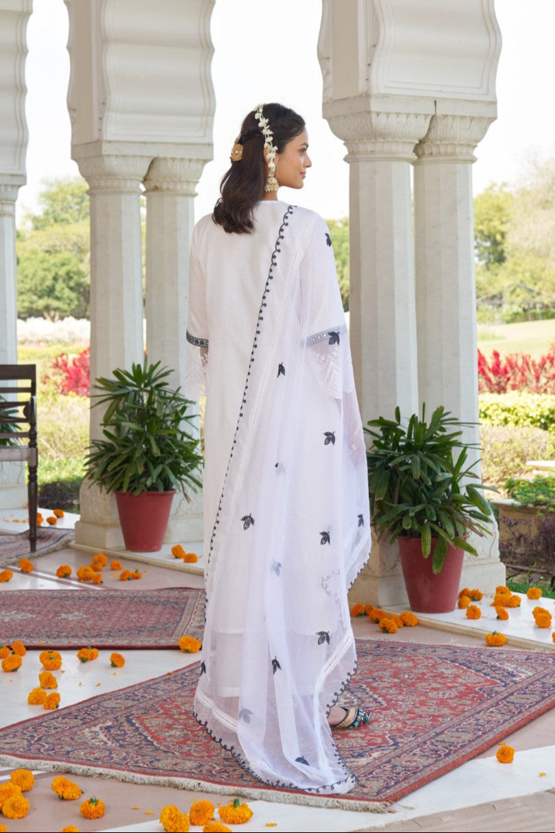 Grithav Pearl Embroidered Lawn Suit Set