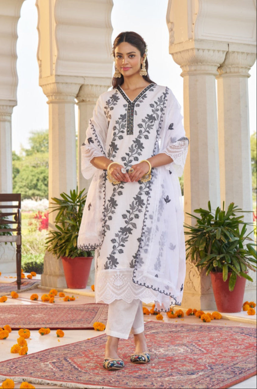 Grithav Pearl Embroidered Lawn Suit Set