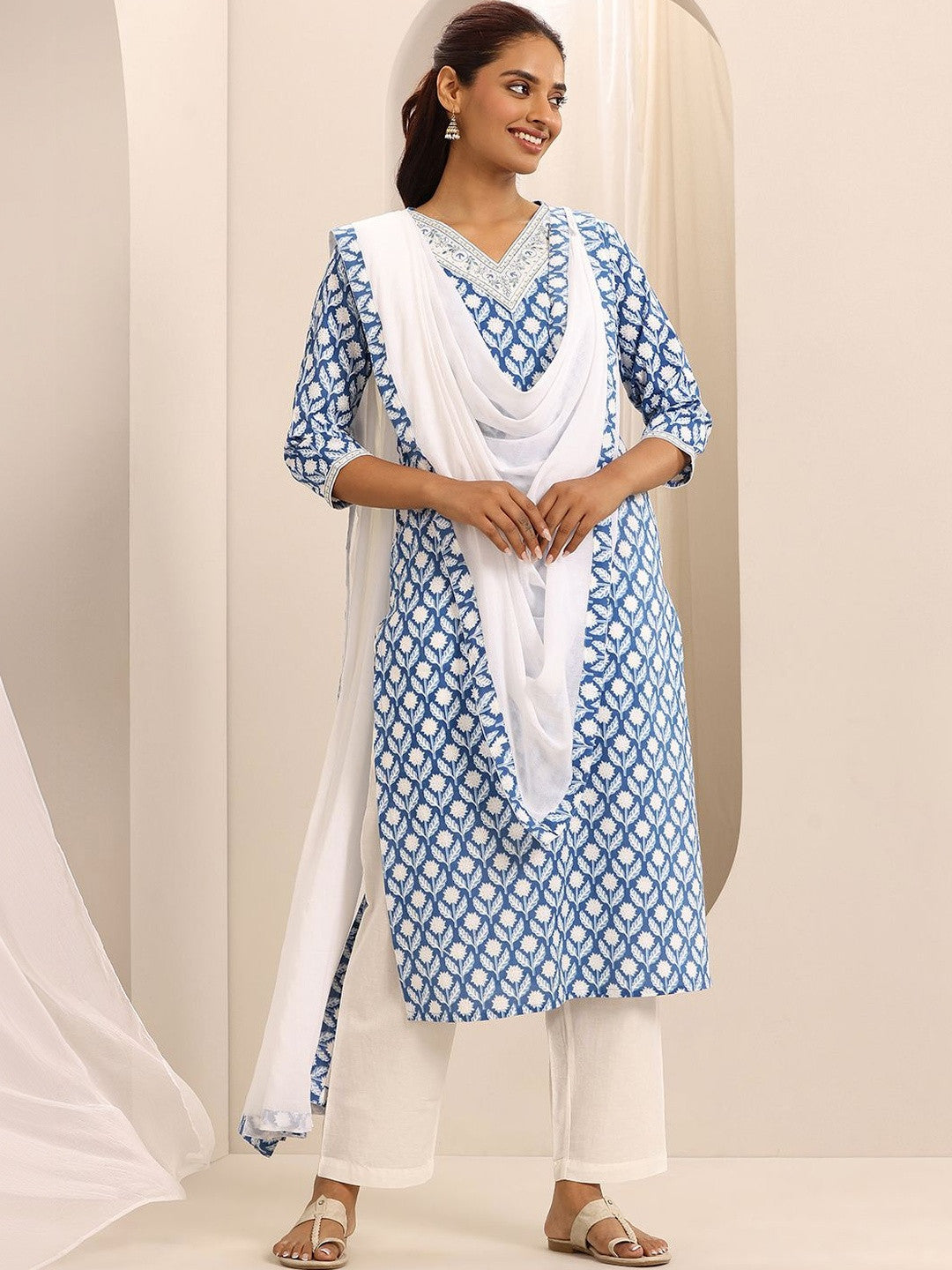 Women Floral Printed Regular Thread Work Kurta with Trousers & With Dupatta