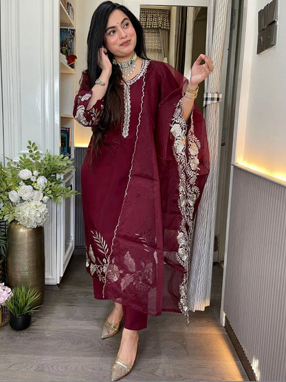Women Floral Embroidered Regular Thread Work Chanderi Silk Kurta with Trousers & With Dupatta