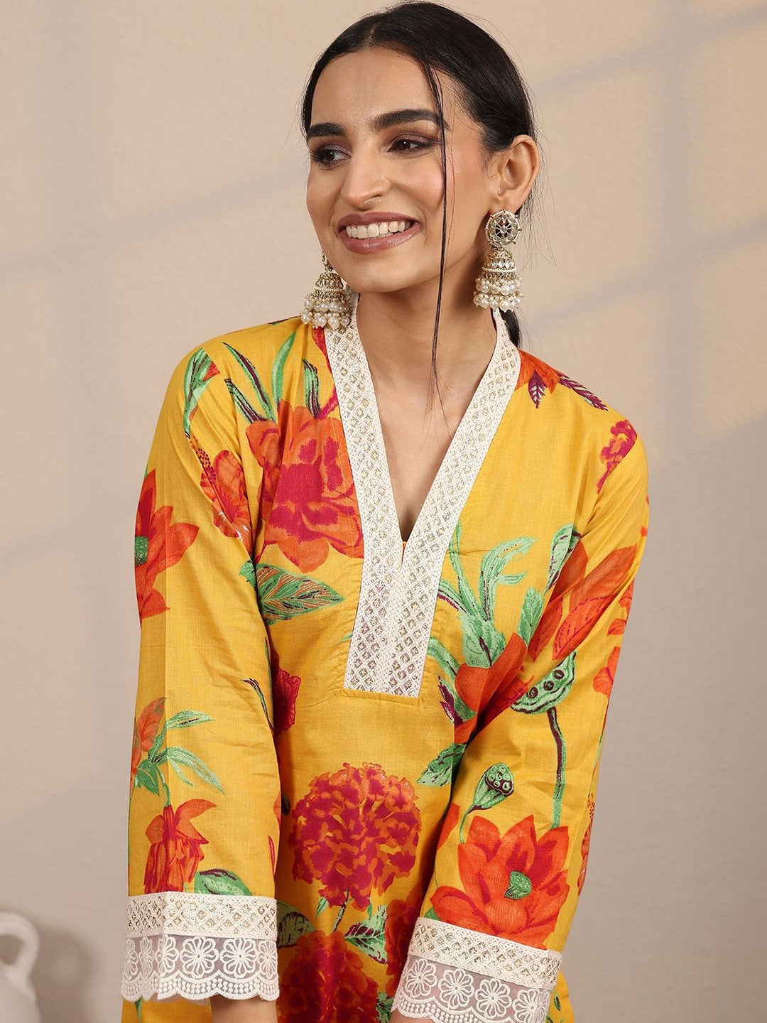 Women Floral Printed Regular Kurta with Trousers & With Dupatta
