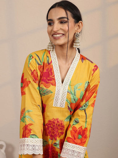 Women Floral Printed Regular Kurta with Trousers & With Dupatta