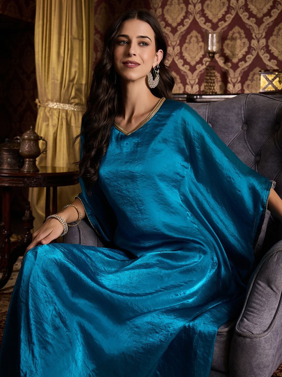 Dhiyona CH Solid V-Neck Kurta With Trousers