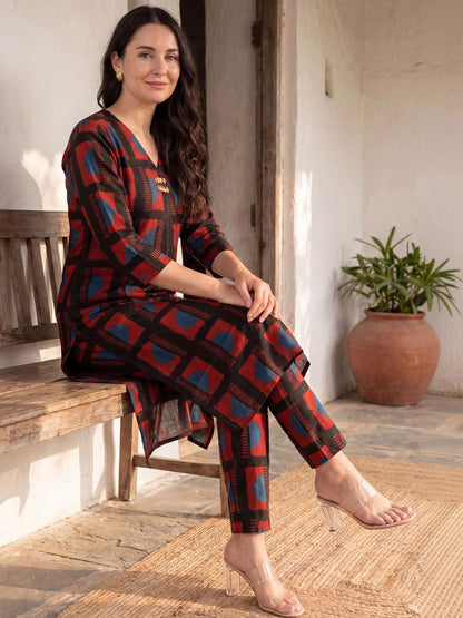 Women Printed Regular Kurta with Trousers