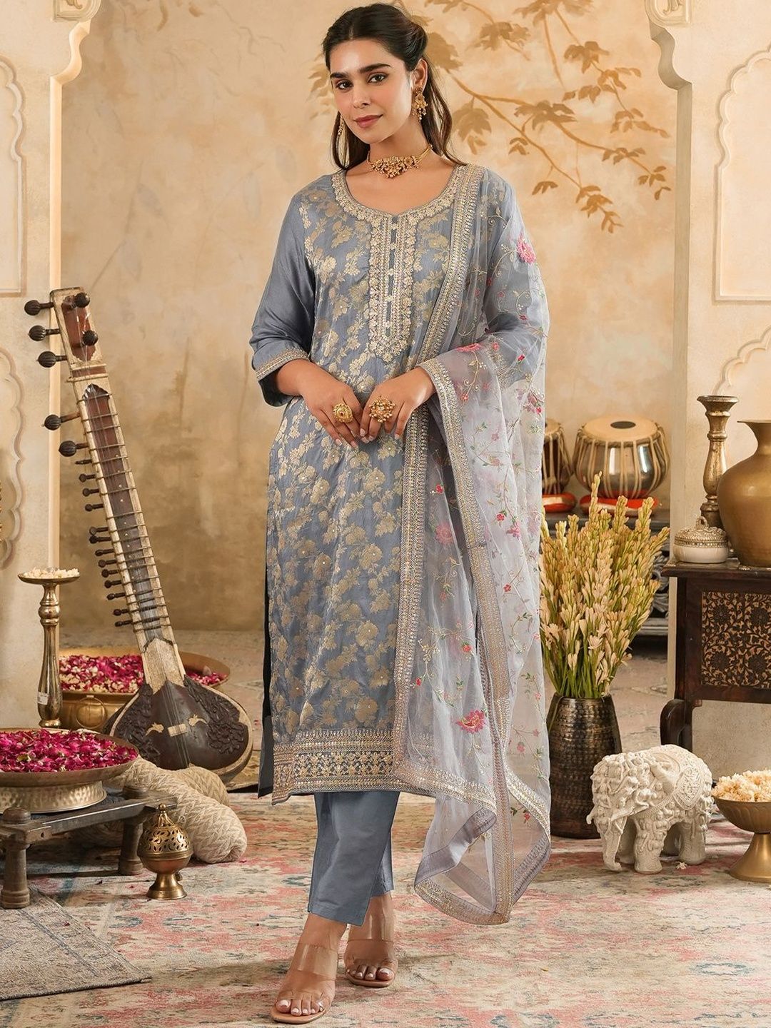 Dhiyona IE Women Woven Design Regular Kurta with Trousers & Dupatta