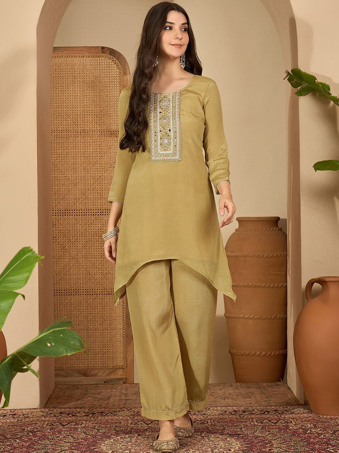 Ethnic Motifs Embroidered Thread Work A-Line Kurta with Trouser