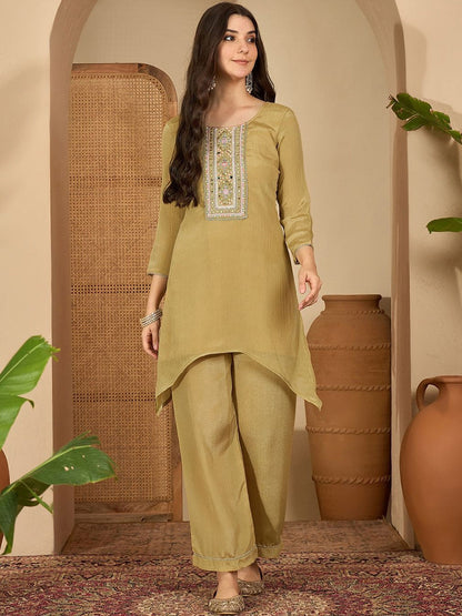 Ethnic Motifs Embroidered Thread Work A-Line Kurta with Trouser