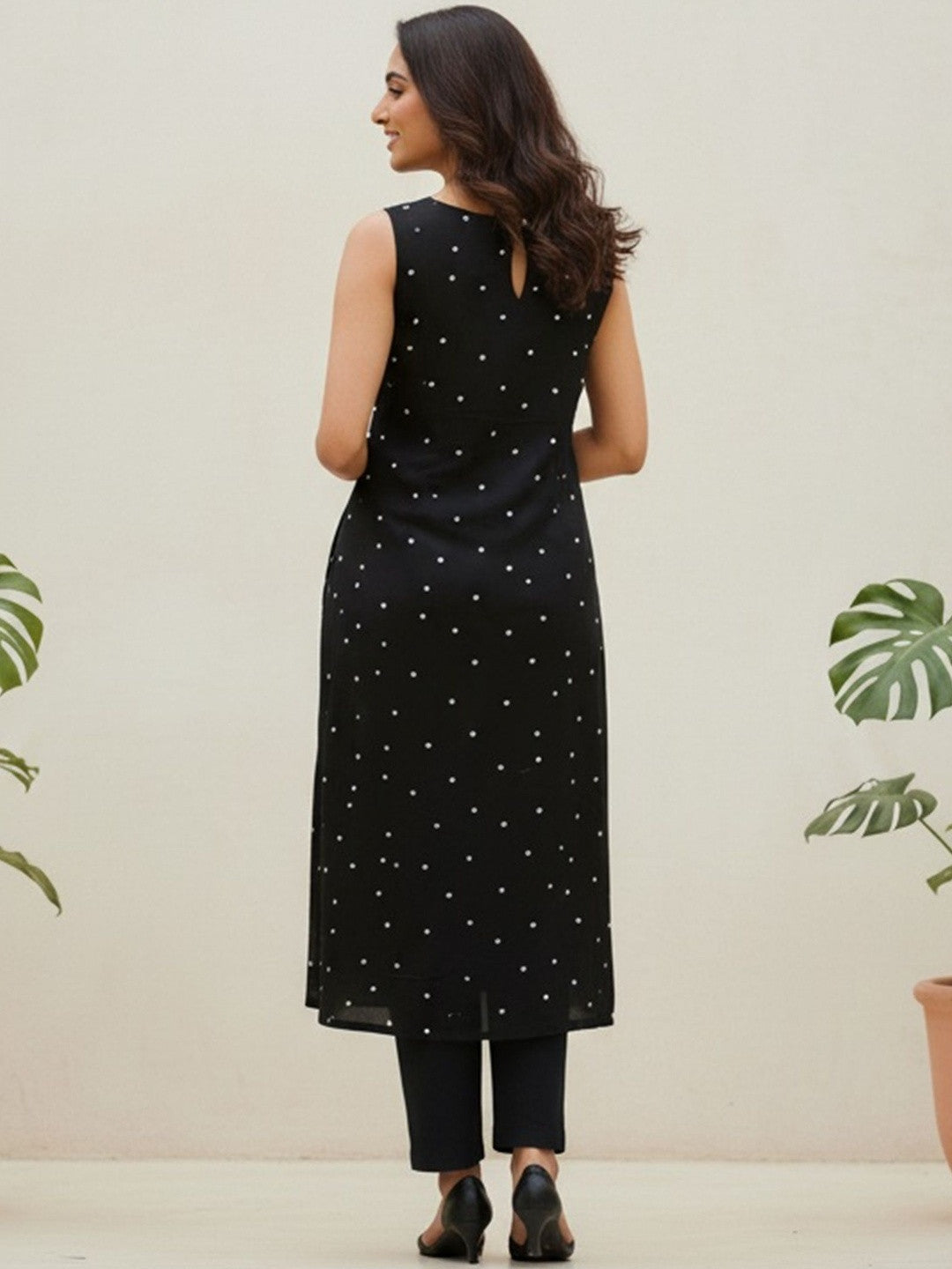 Printed Sleeveless Straight Kurta With Trousers