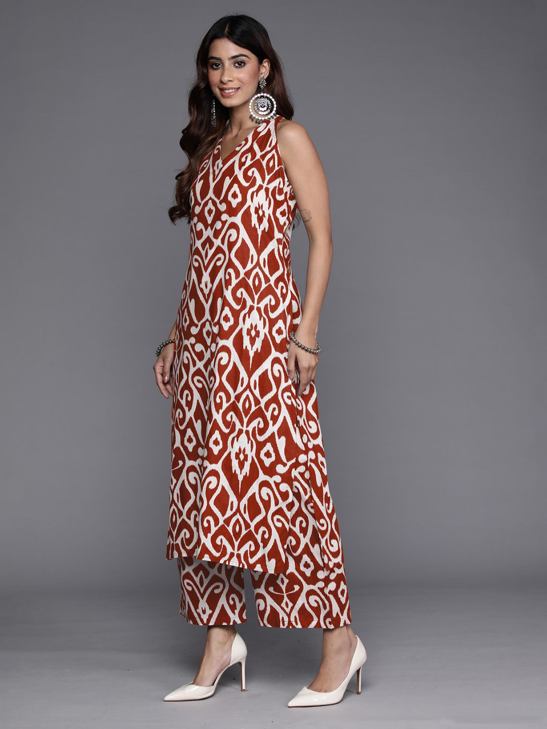Red Ethnic Motifs Printed V-Neck Sleeveless Pure Cotton Straight Kurta With Palazzo