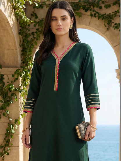 Women Regular Thread Work Liva Kurta with Trousers